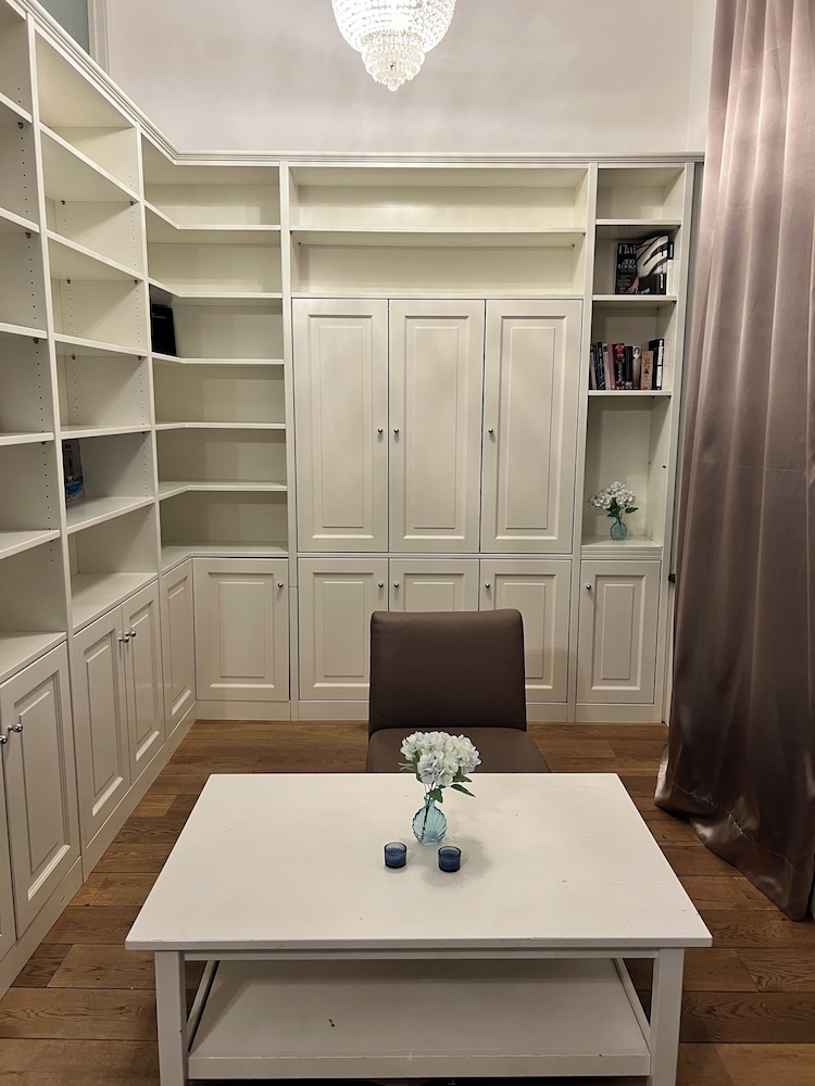 Helvetia Suites 36/52
