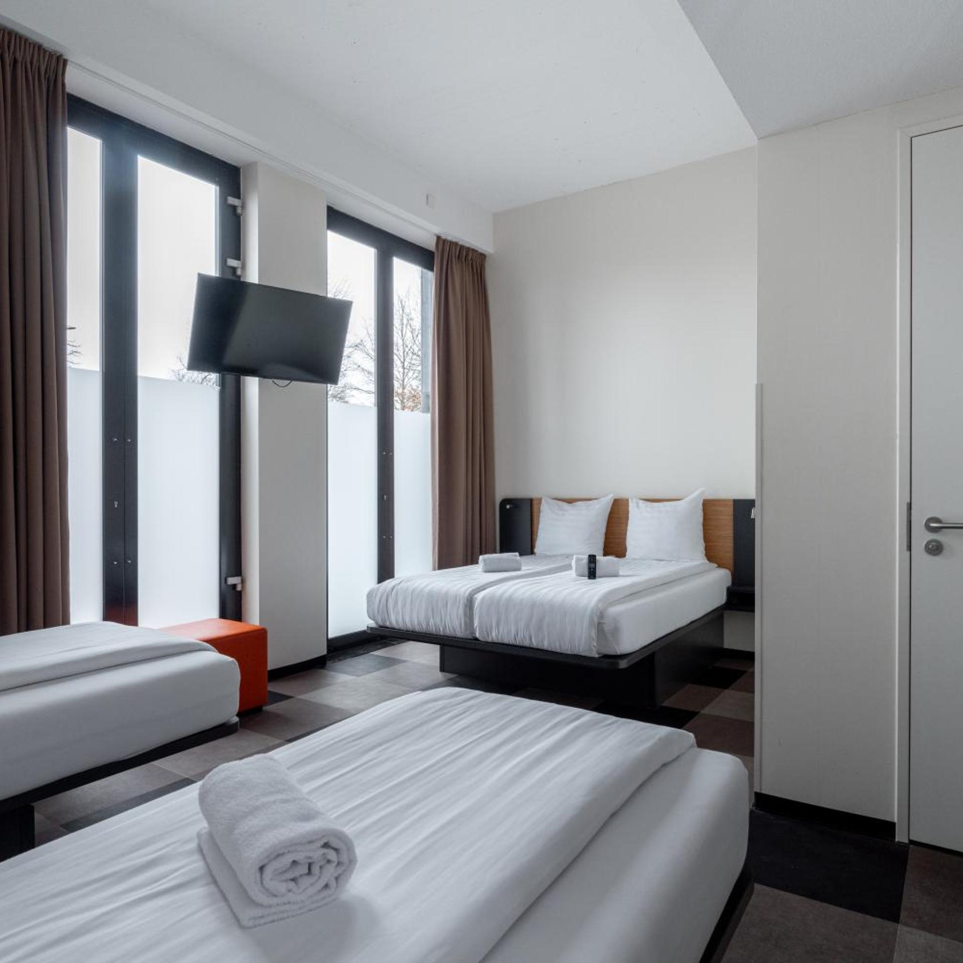 ROOM, QUADRUPLE, ACCESSIBLE
