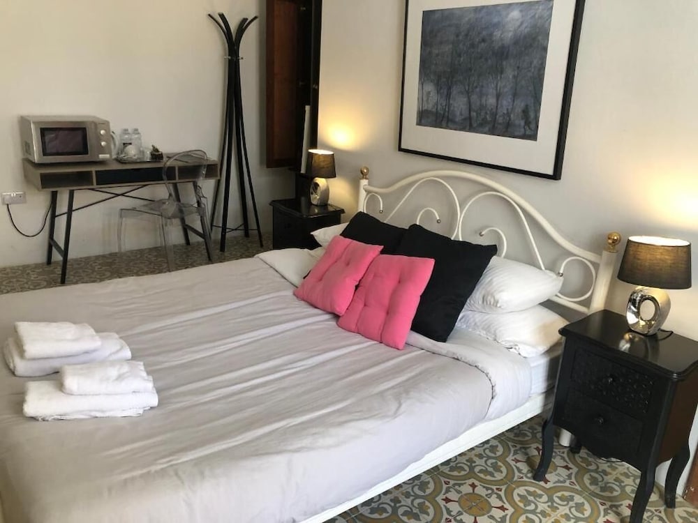 Lee's House Bed & Breakfast Sliema 9/50