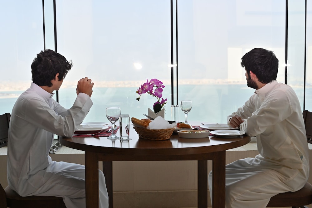 Harbour Suite Hotel 4/33