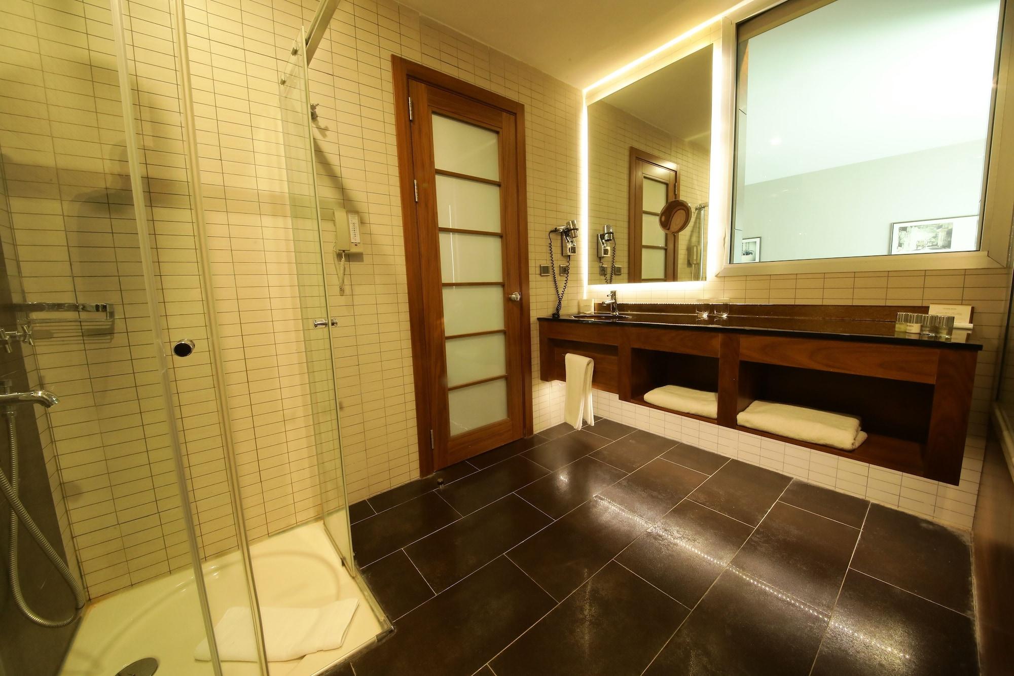 جناح جونيور بإطلالة جزئية على البحر، Cevahir Hotel Istanbul Asia 3/3