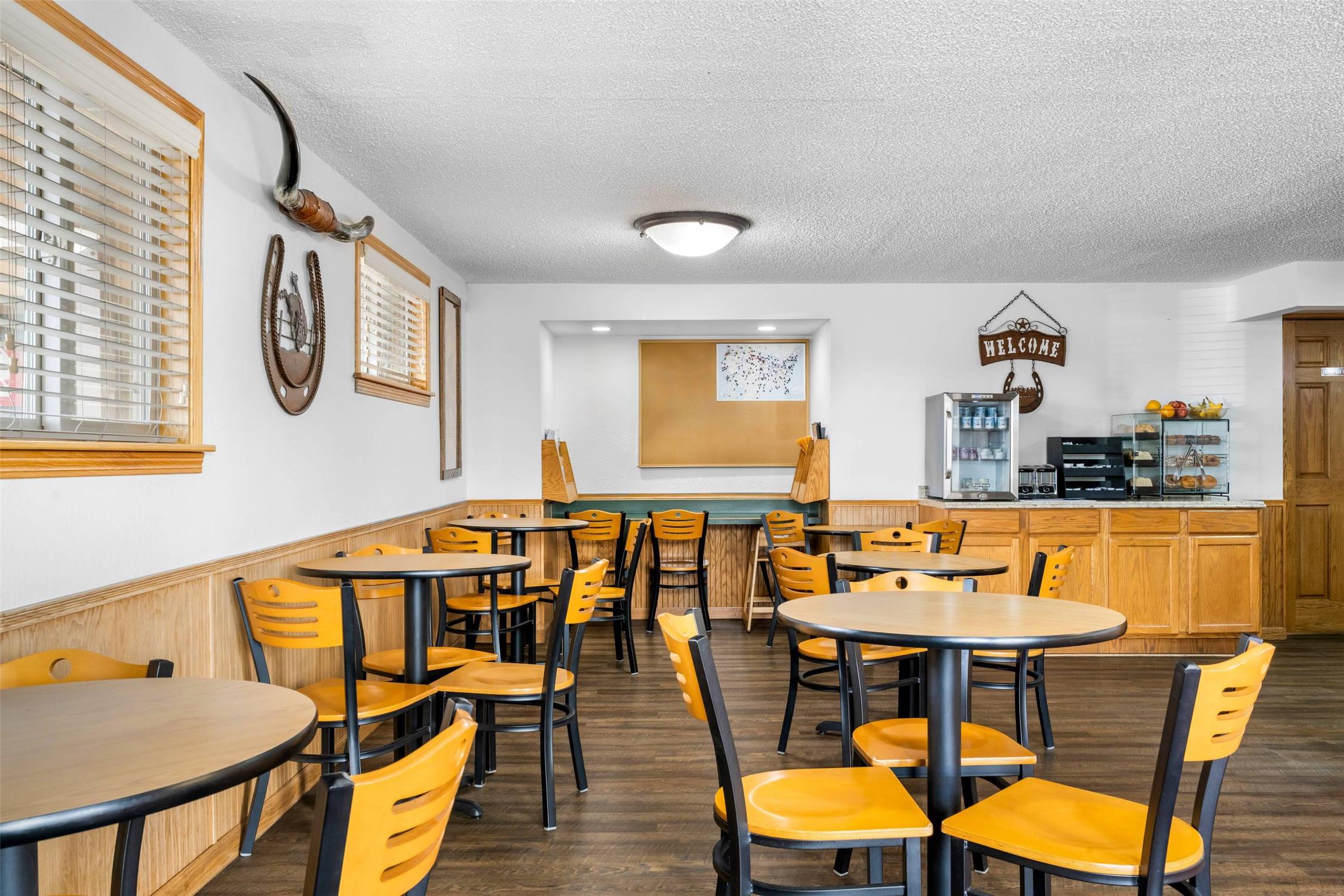 Econo Lodge Miles City I-94 18/25