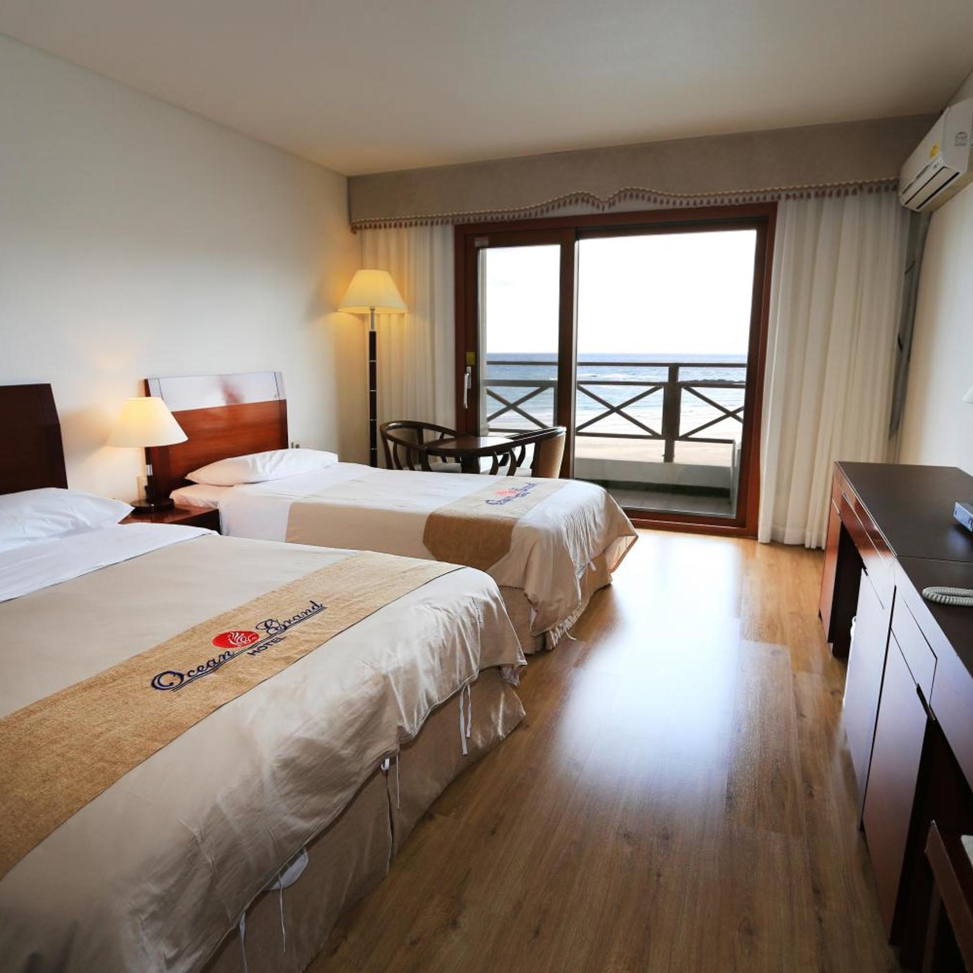 DELUXE, TWIN BEDS, SEA VIEW