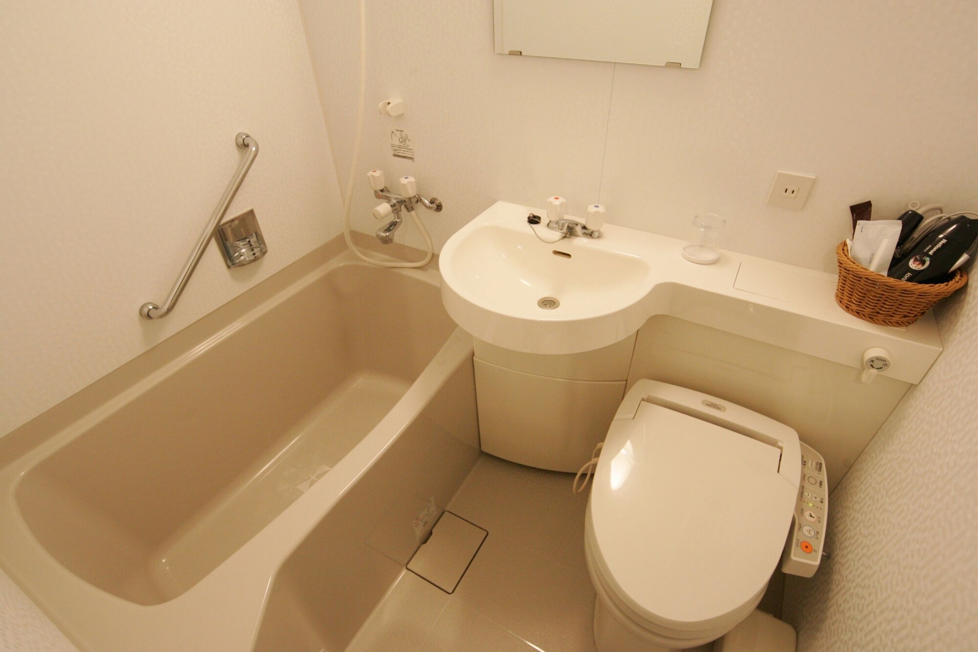 Room, Single, Single Bed, Unit Bath, Smoking