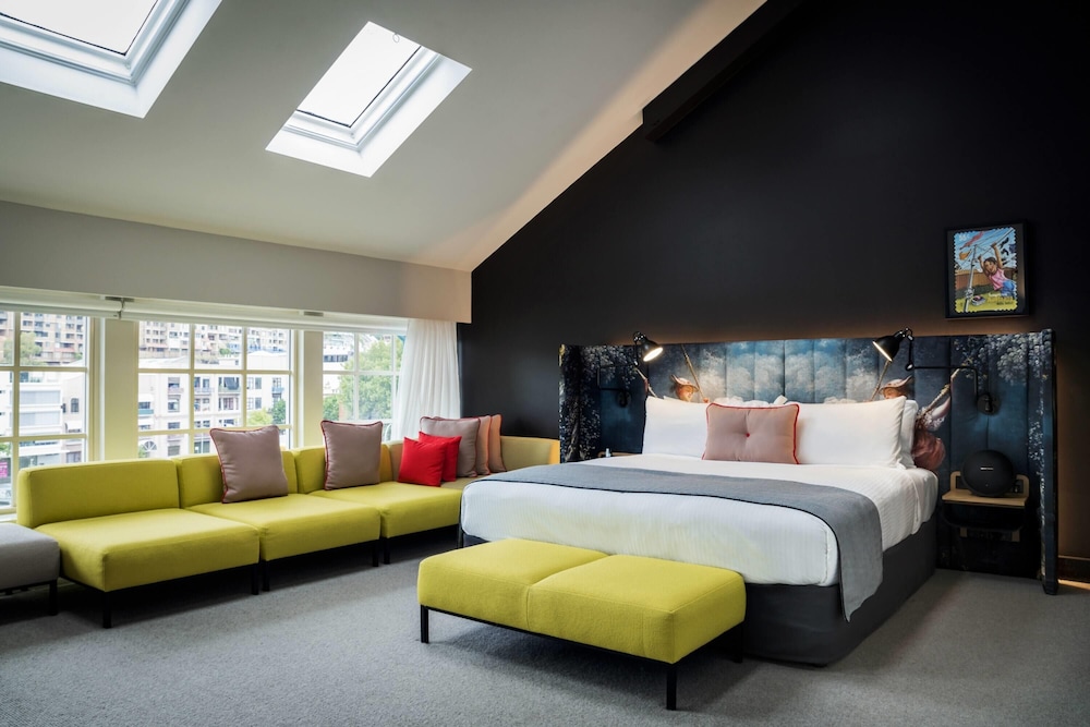 MARITIME, KING BED, NAVY VIEW