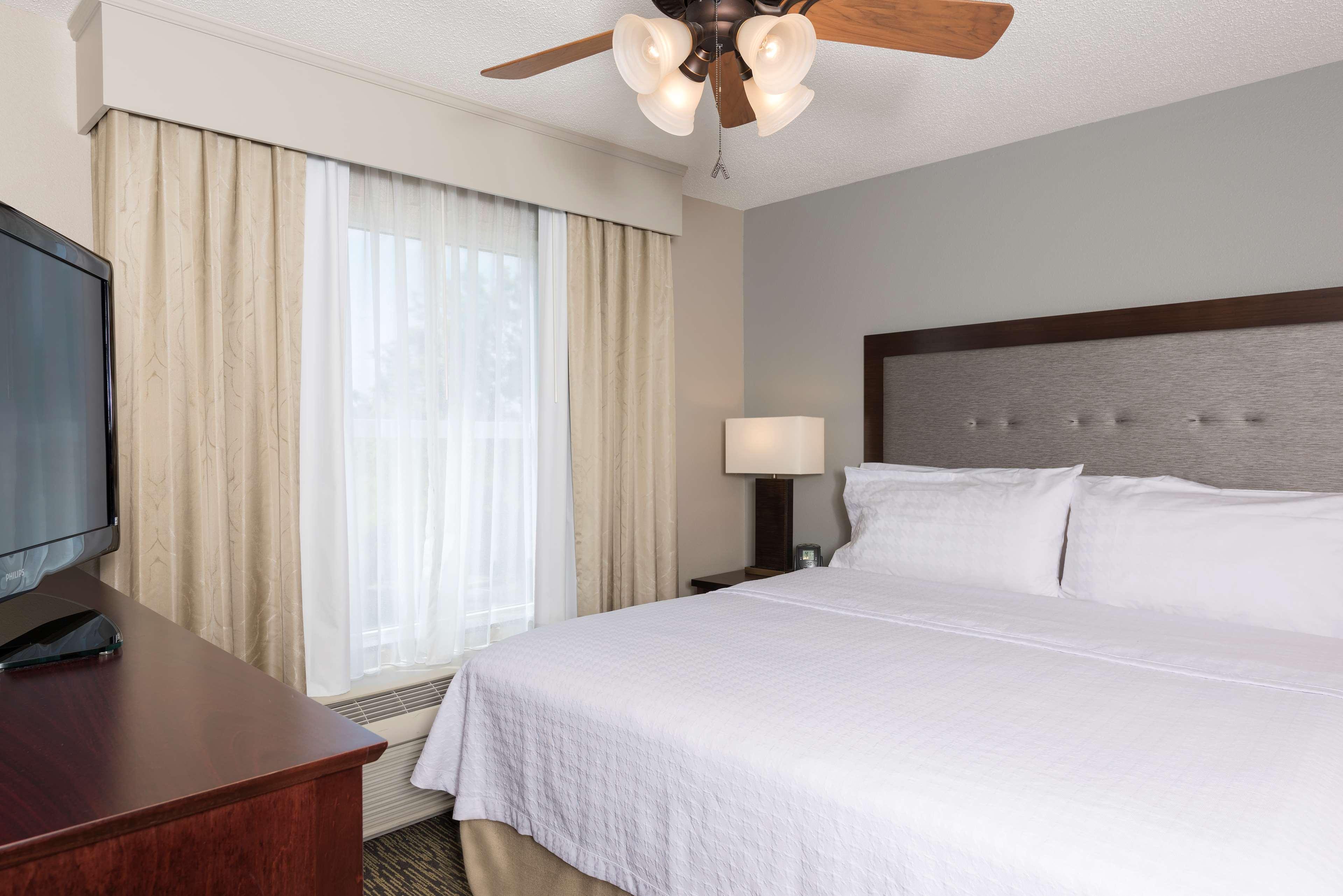 1 BEDROOM, SUITE, KING BED