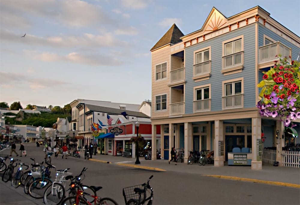 Bicycle Street Inn and Suites 38/50