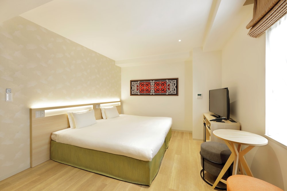 ROOM, KING BED