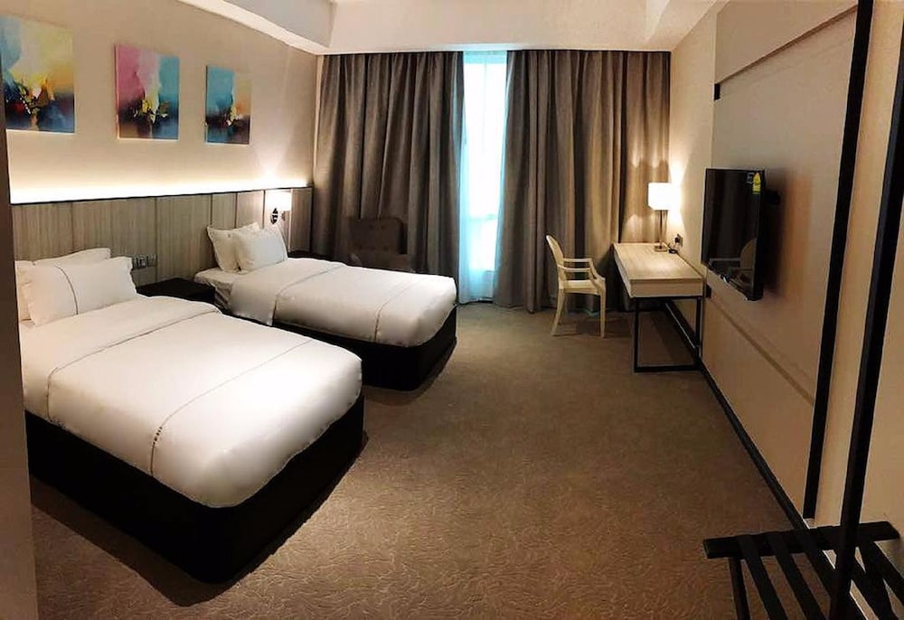 Higher Hotel 22/32