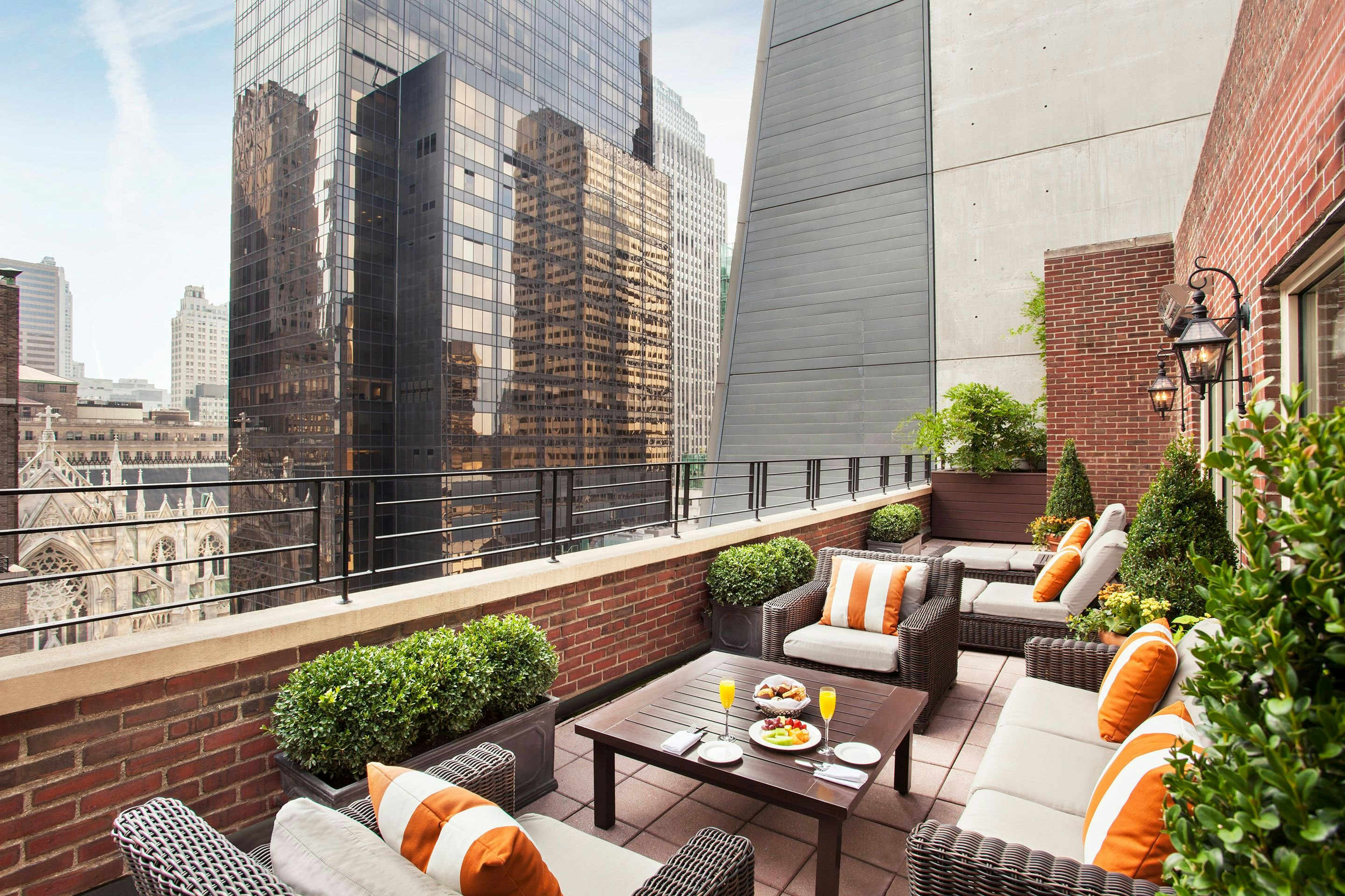 OMNI BERKSHIRE PLACE 51/62