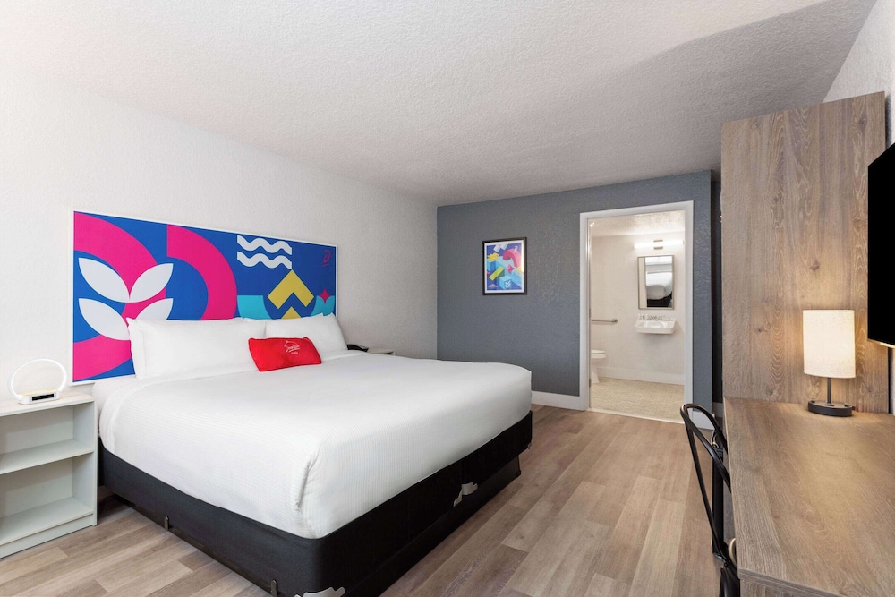 Howard Johnson by Wyndham Orlando Lake Buena Vista South 13/47