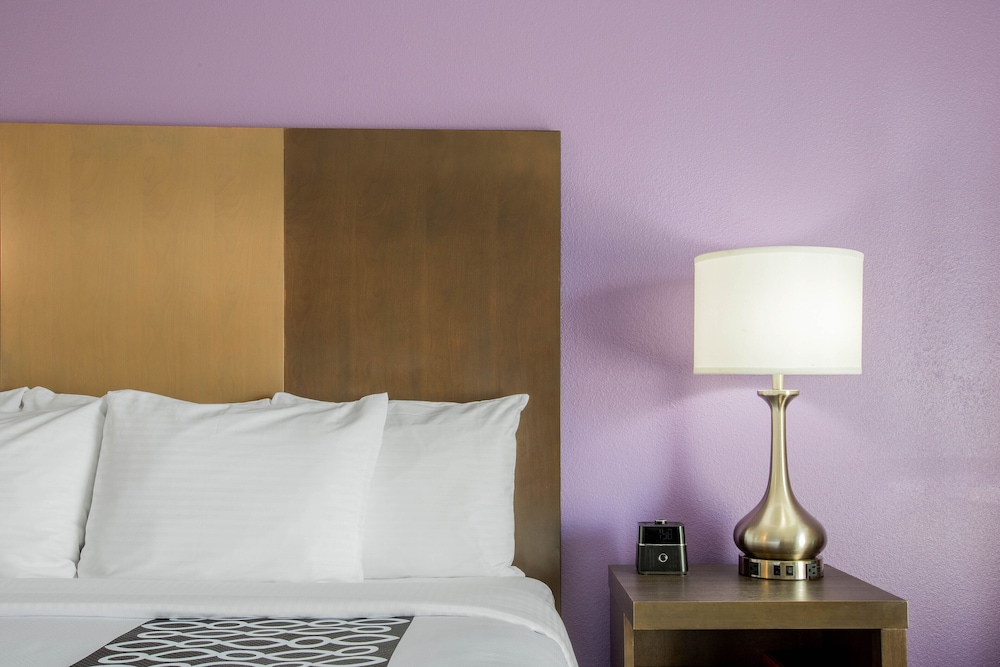 La Quinta Inn & Suites By Wyndham Pomona 23/52