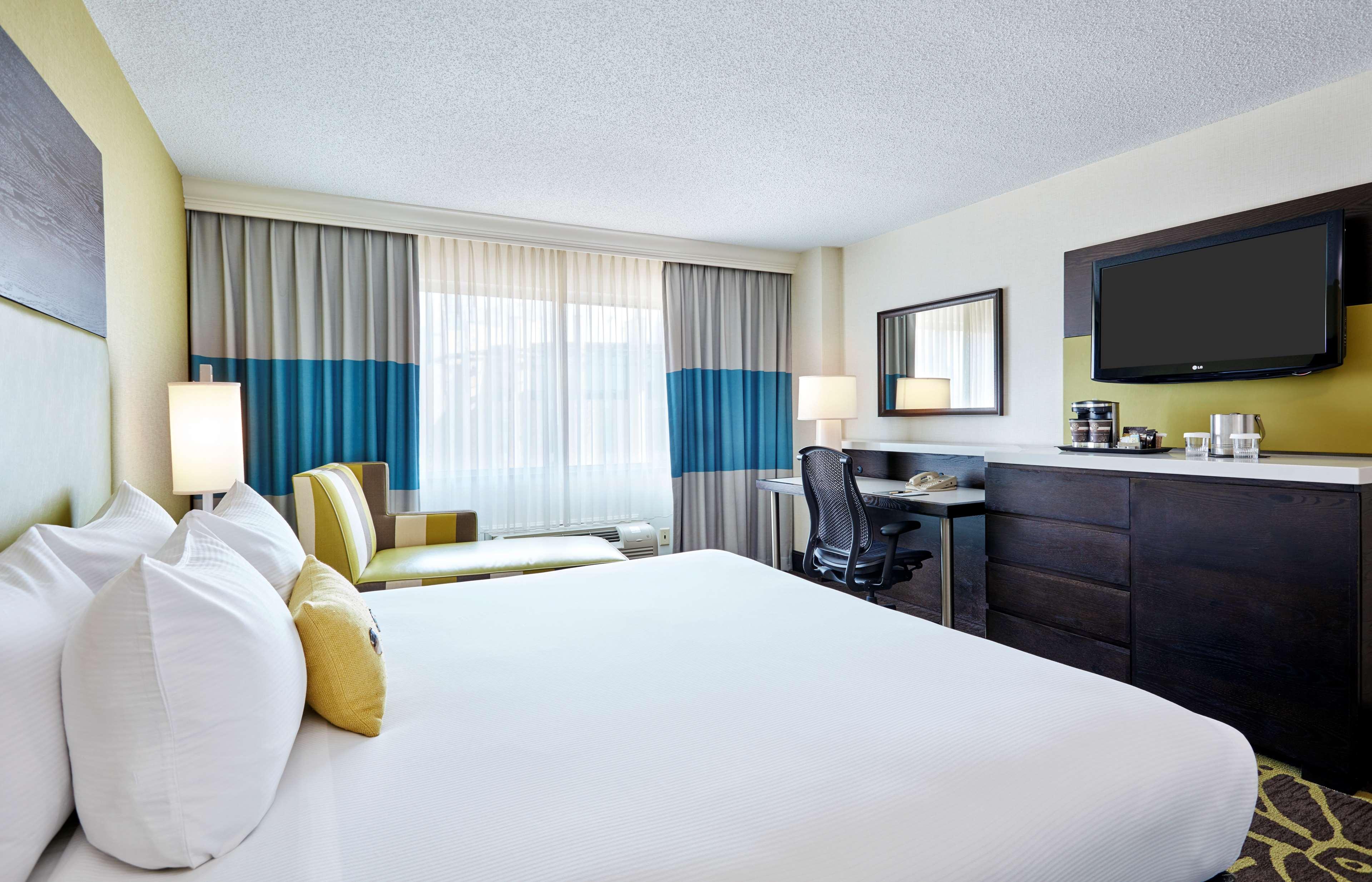 DOUBLETREE BY HILTON HOTEL CHARLOTTE 20/76