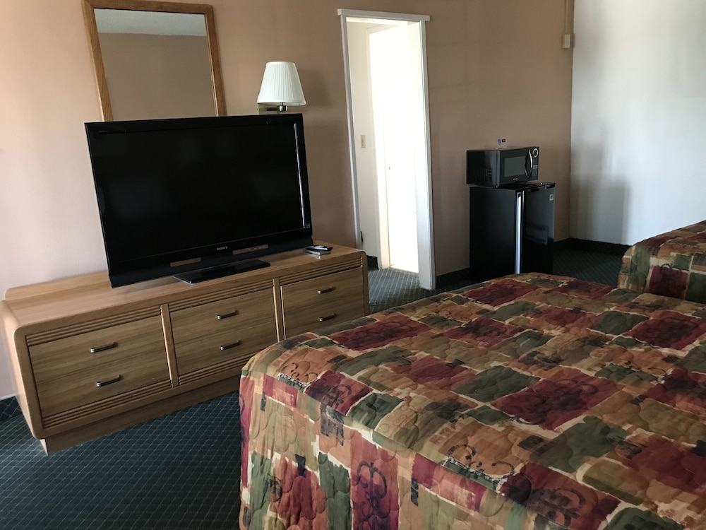 ECONOMY INN BARSTOW 18/57