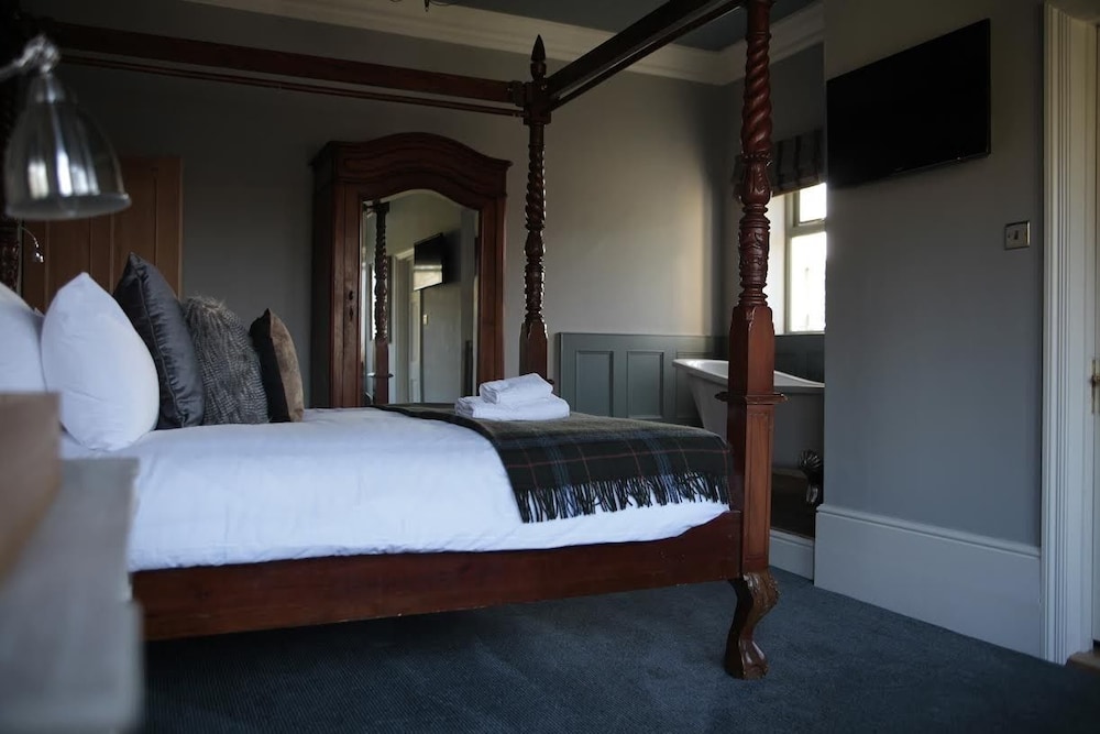 Worplesdon Place Hotel 28/70