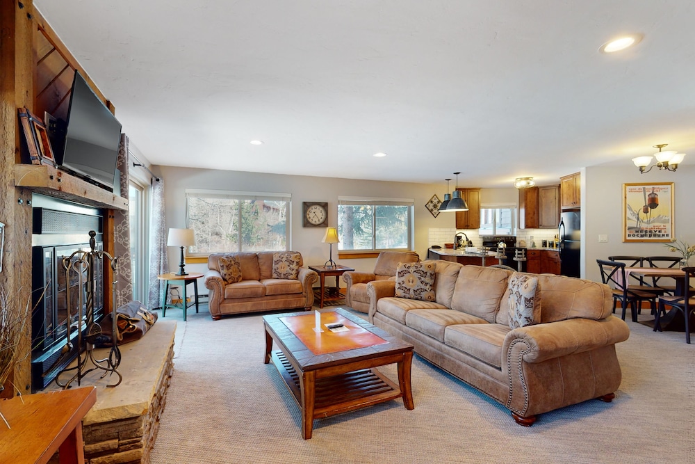 Pine Ridge Condominiums 31/50