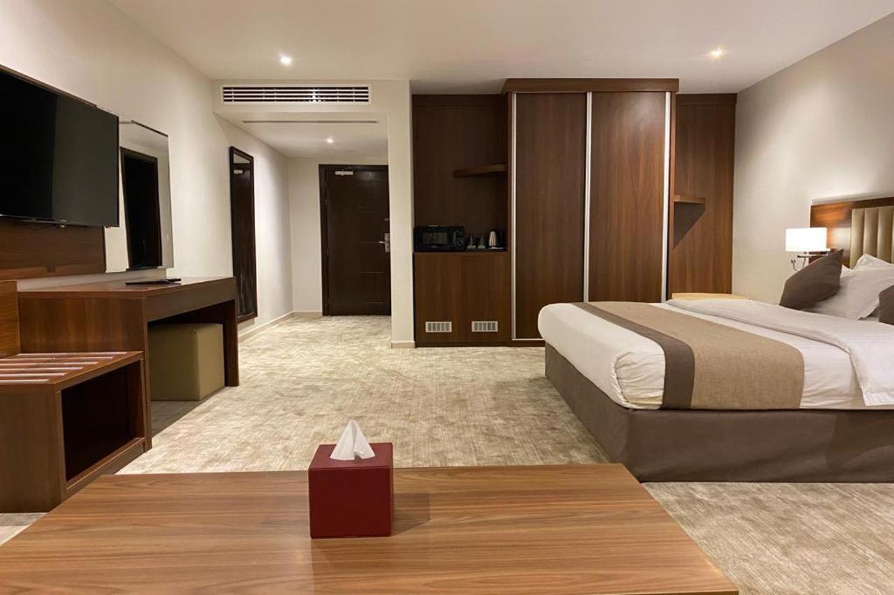 Executive Suites Serviced Apartments 14/24