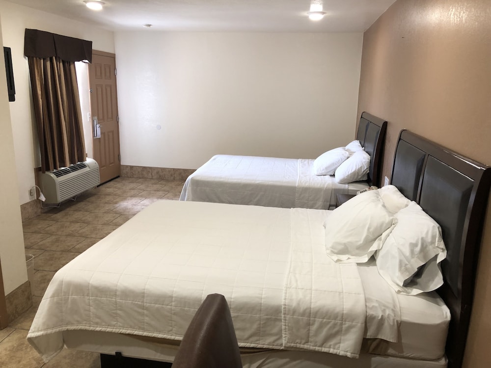 Topper Motel 7/47