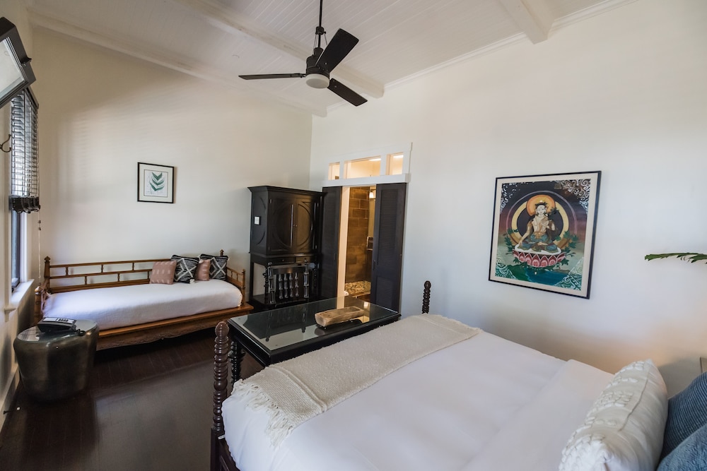 Courtyard, 1 King and 1 Single Beds, Sofa