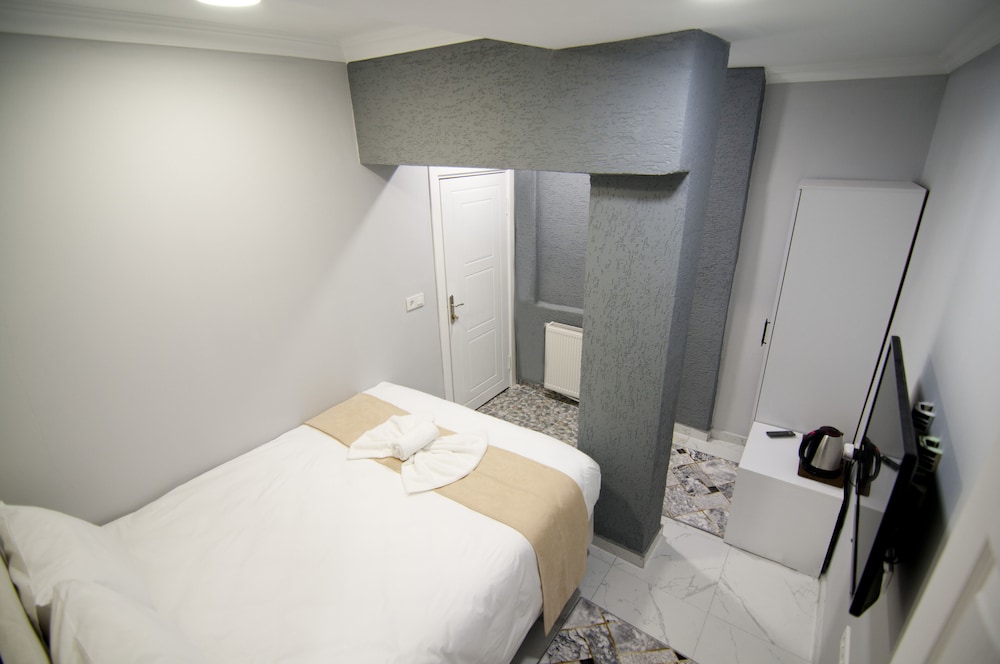 Istanbul Palace Hotel 25/40