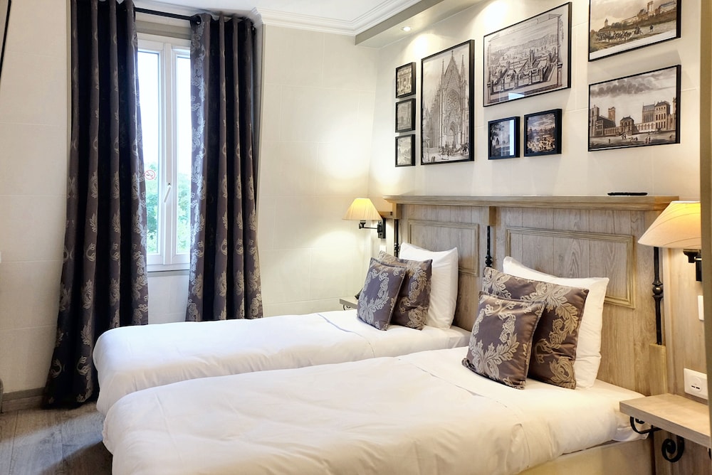 HOTEL DU CHATEAU 22/53