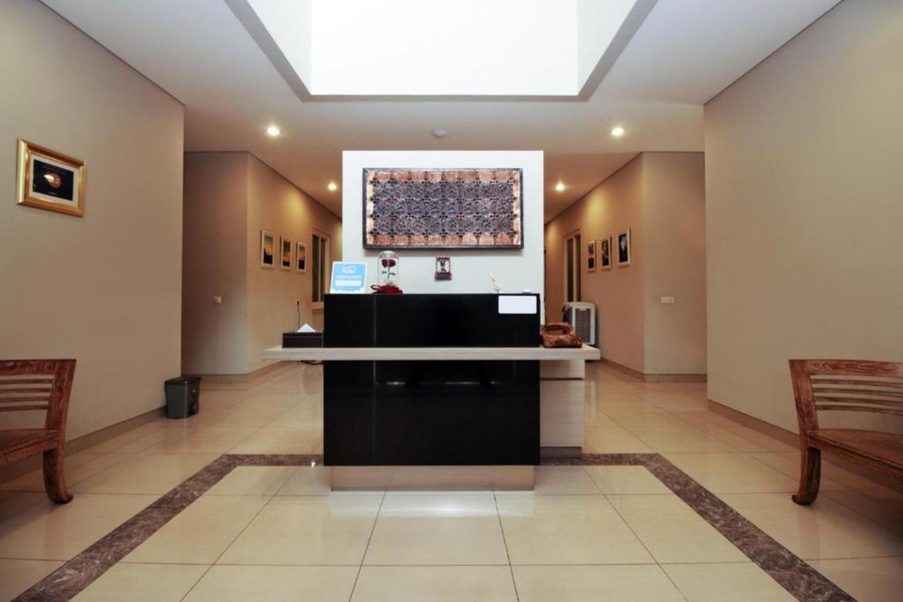 Airy Patal Senayan 2 Jakarta 8/27