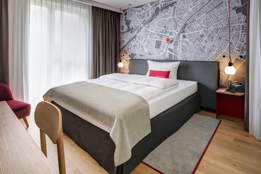 INTERCITYHOTEL DUISBURG 11/60