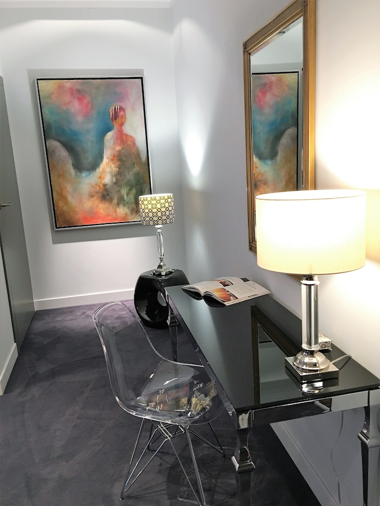 Luxury Collection Mondrian Market Square 18/48