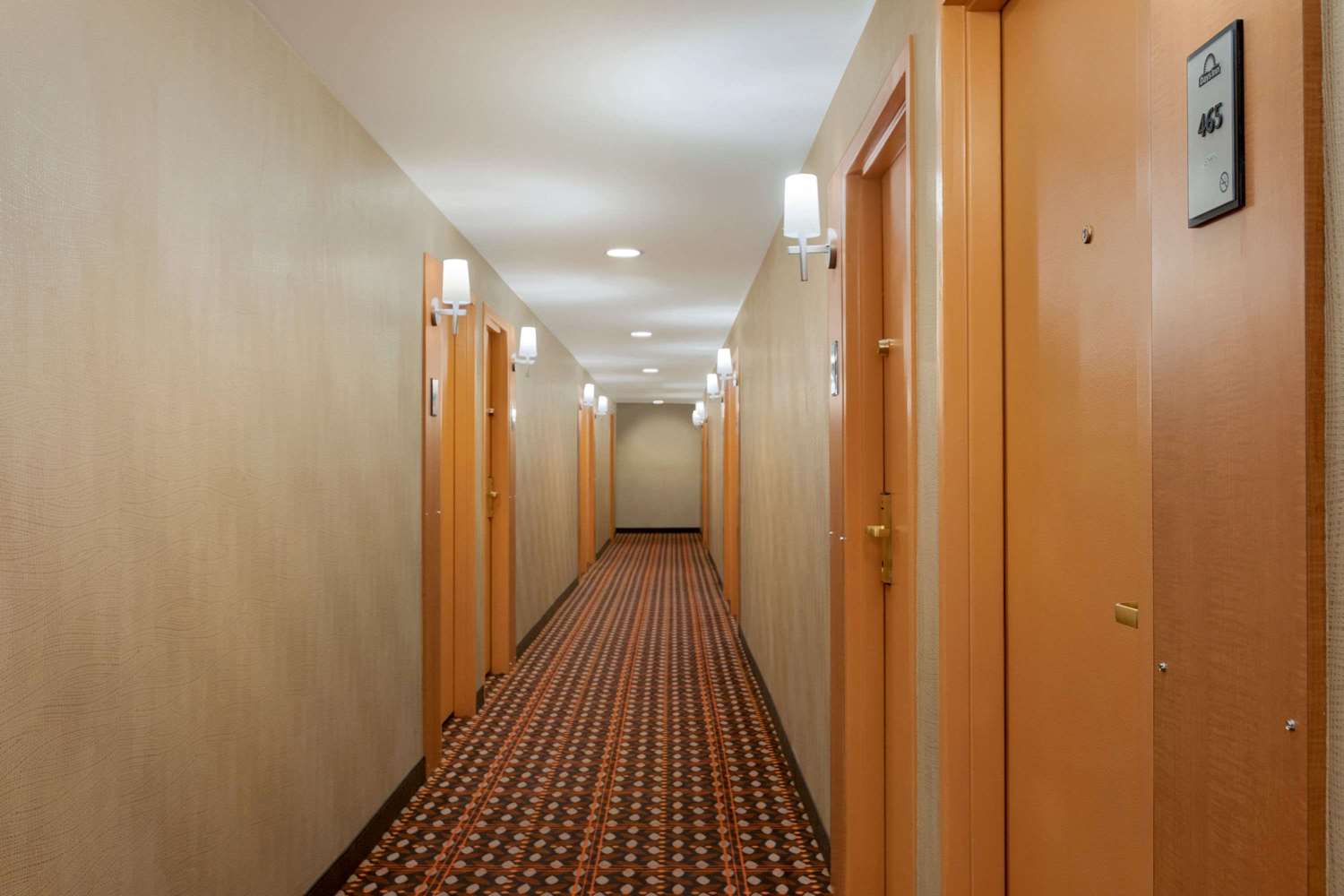 Days Inn by Wyndham Edmonton Downtown 17/38