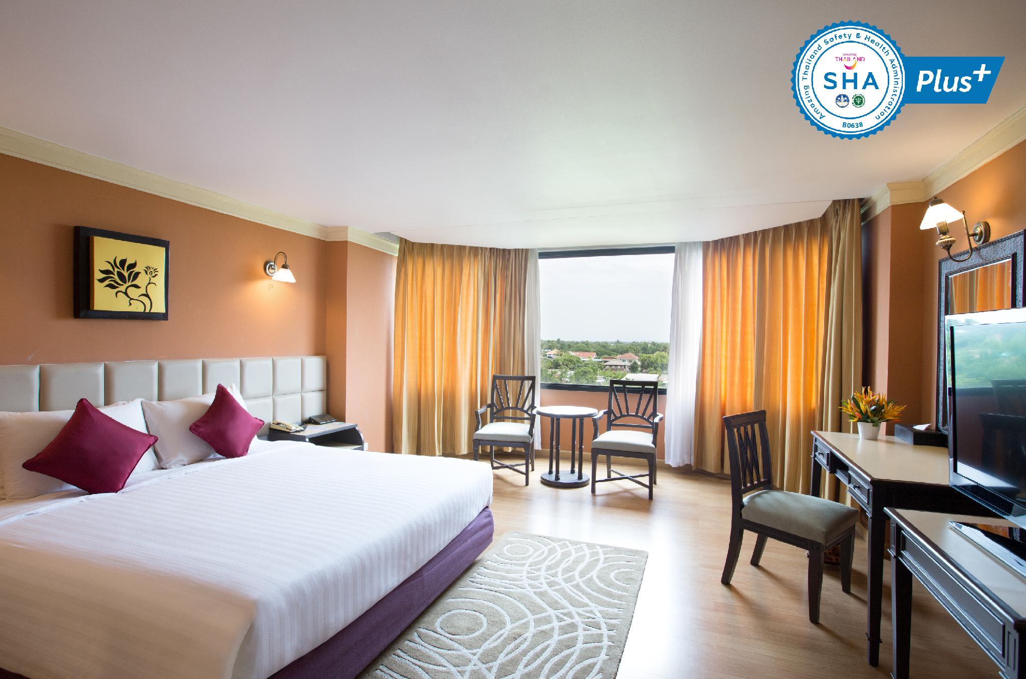DUPLEX, SUITE, 1 KING AND 1 SINGLE BEDS