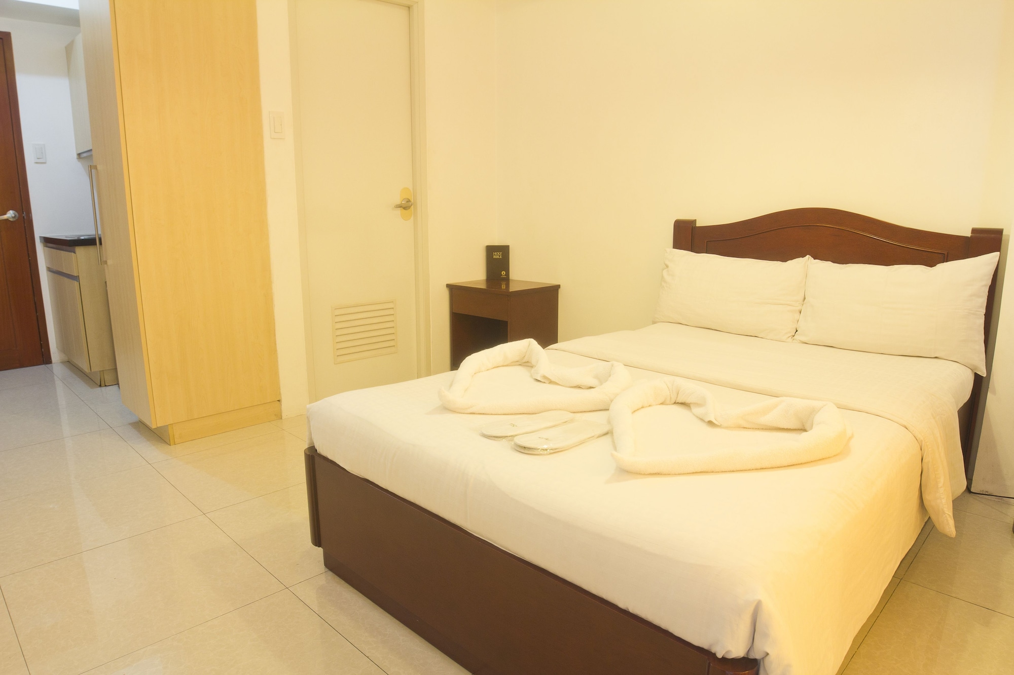 EXECUTIVE, SUITE