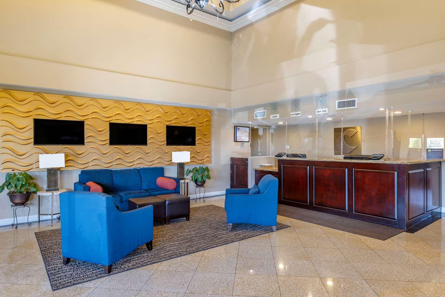 Comfort Inn & Suites Huntington Beach 5/43