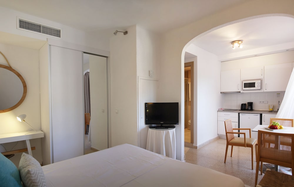 Hotel Apartamentos Cala Santanyi 16/70