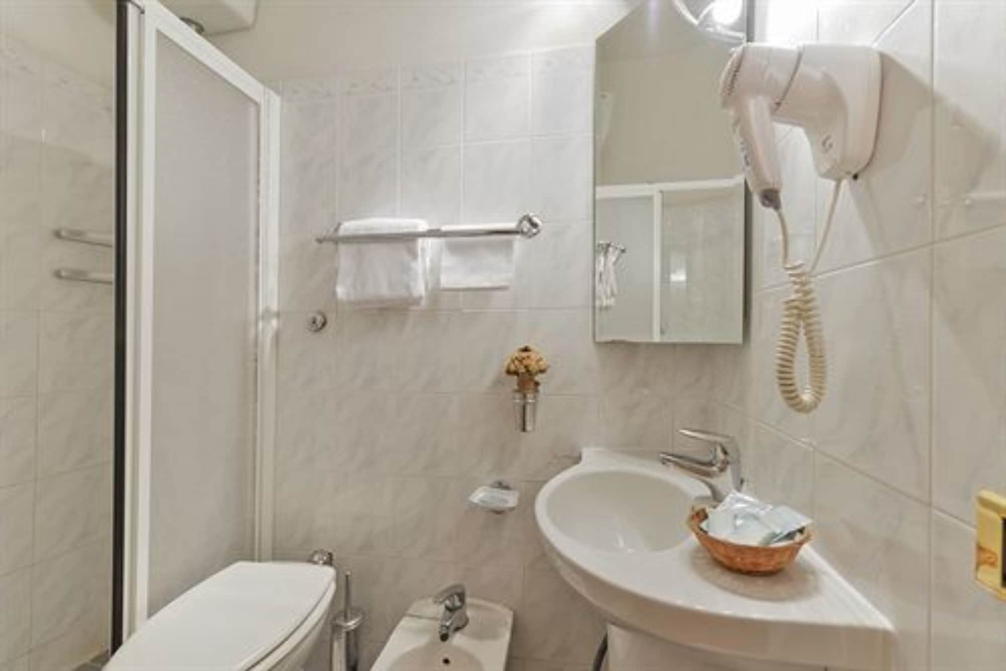 غرفة رباعية بسريرين مزدوجين، Hotel Jane 5/6
