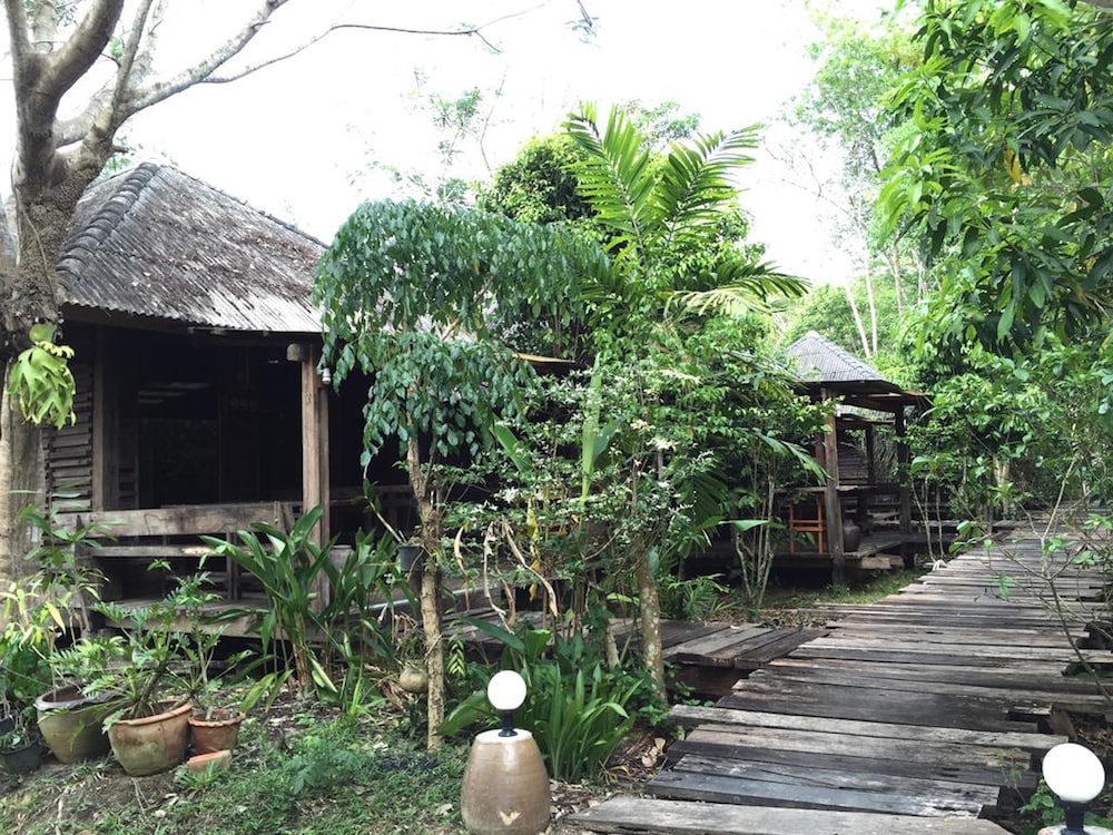 Pang Mai Resort 40/50