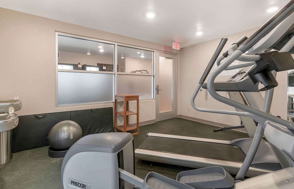WoodSpring Suites Louisville Airport 12/26