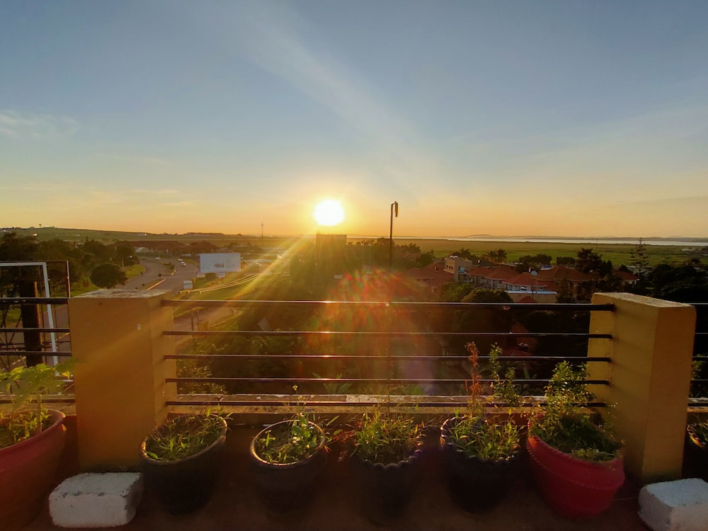 Pulickal Airport Hotel 6/50