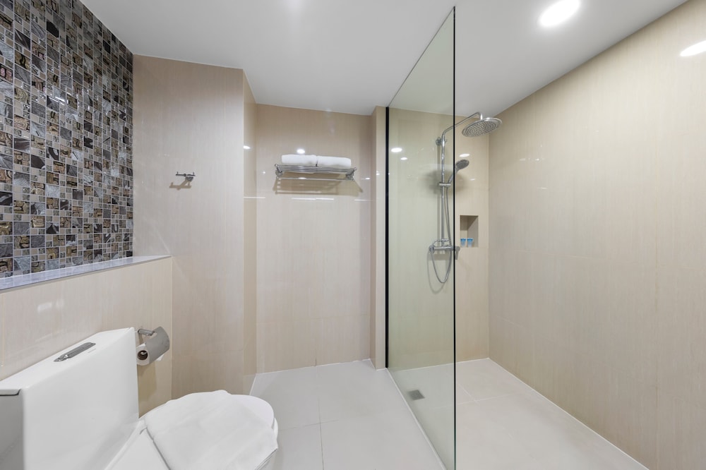 Mayaana Beach Resort - Formerly Golden Tulip Pattaya Beach Resort 47/49