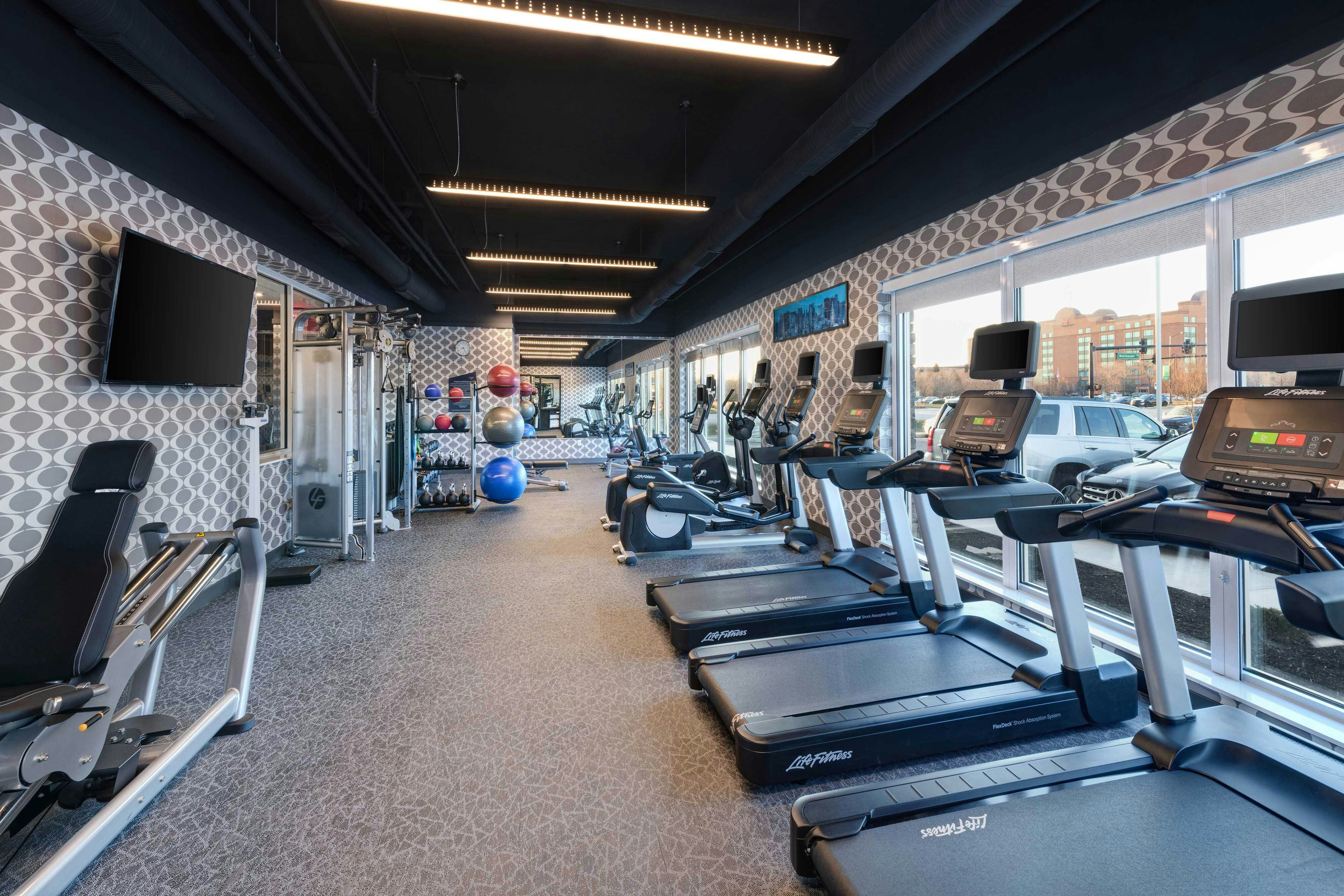 Aloft Cincinnati West Chester 28/42