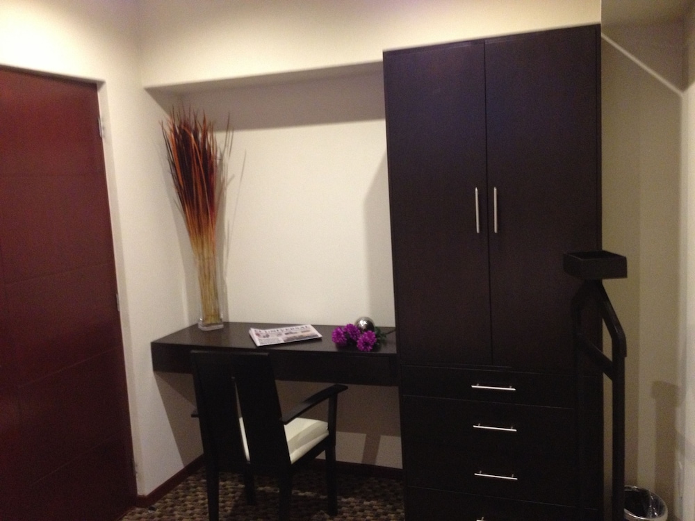 St Isidro Suites Corporate Housing SPA & Wellness Center 50/55