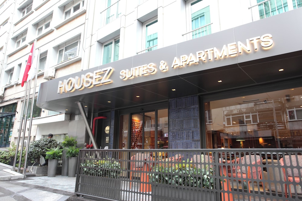 Housez Suites 3/65