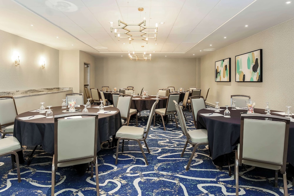 Doubletree By Hilton Austin University Area 54/58