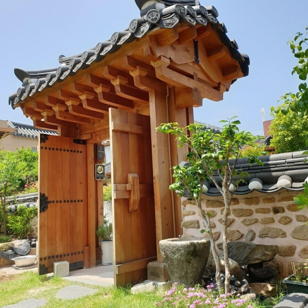Hanok Hyeyum 2/50
