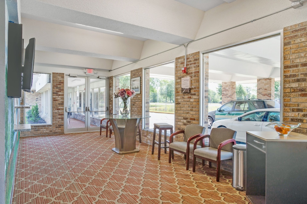 OYO Hotel Mona Lake Muskegon 22/36