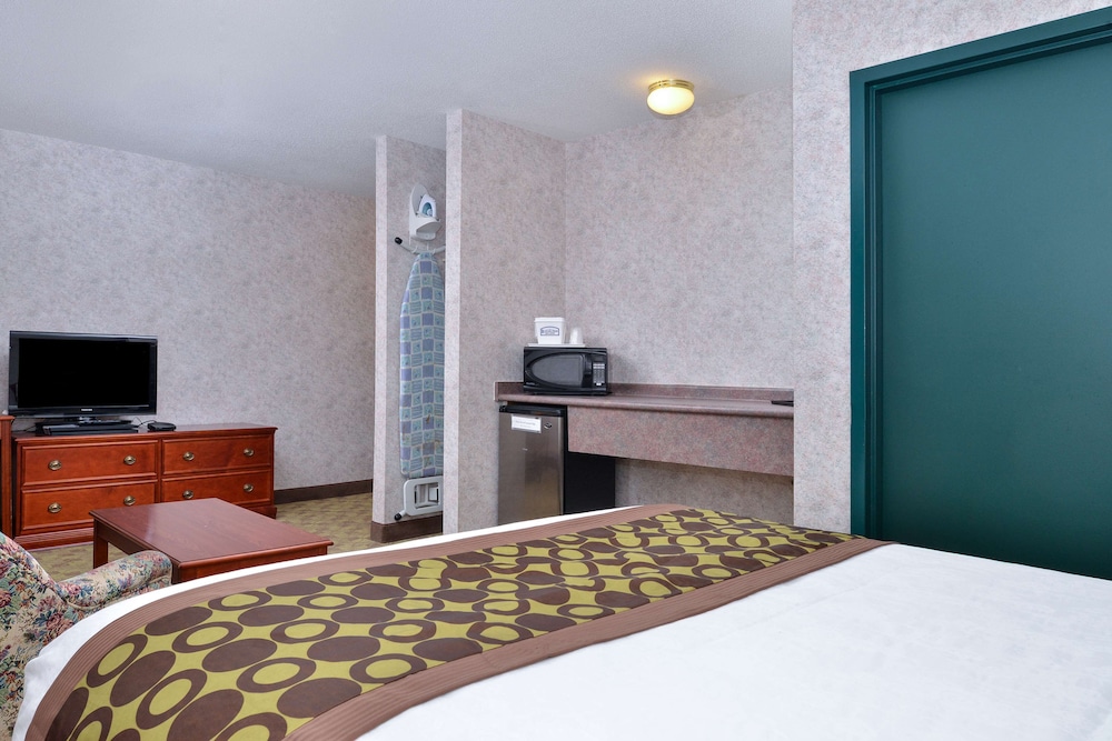 Lexington Inn & Suites Windsor 28/51