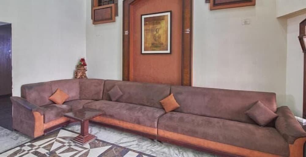 Hotel Naveen 12/15
