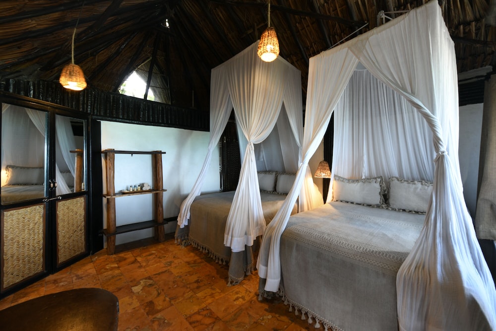 BUNGALOW, 2 DOUBLE BEDS, OCEAN VIEW
