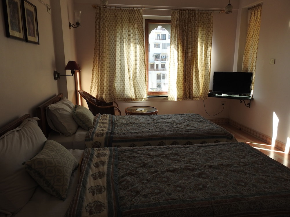 Om Niwas Suite Hotel 42/67