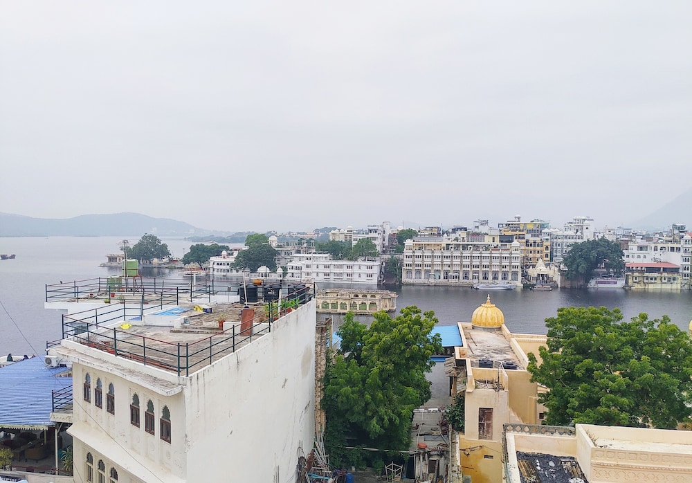 Hotel Lake Ghat Palace، Udaipur 3/53