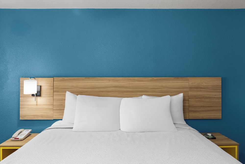 Days Inn by Wyndham Pratt 39/54